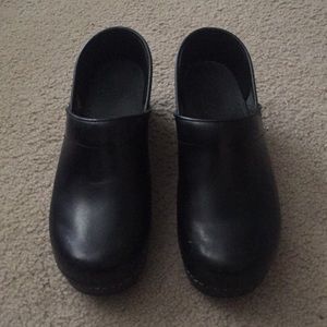 Dansko clogs LIKE NEW!
